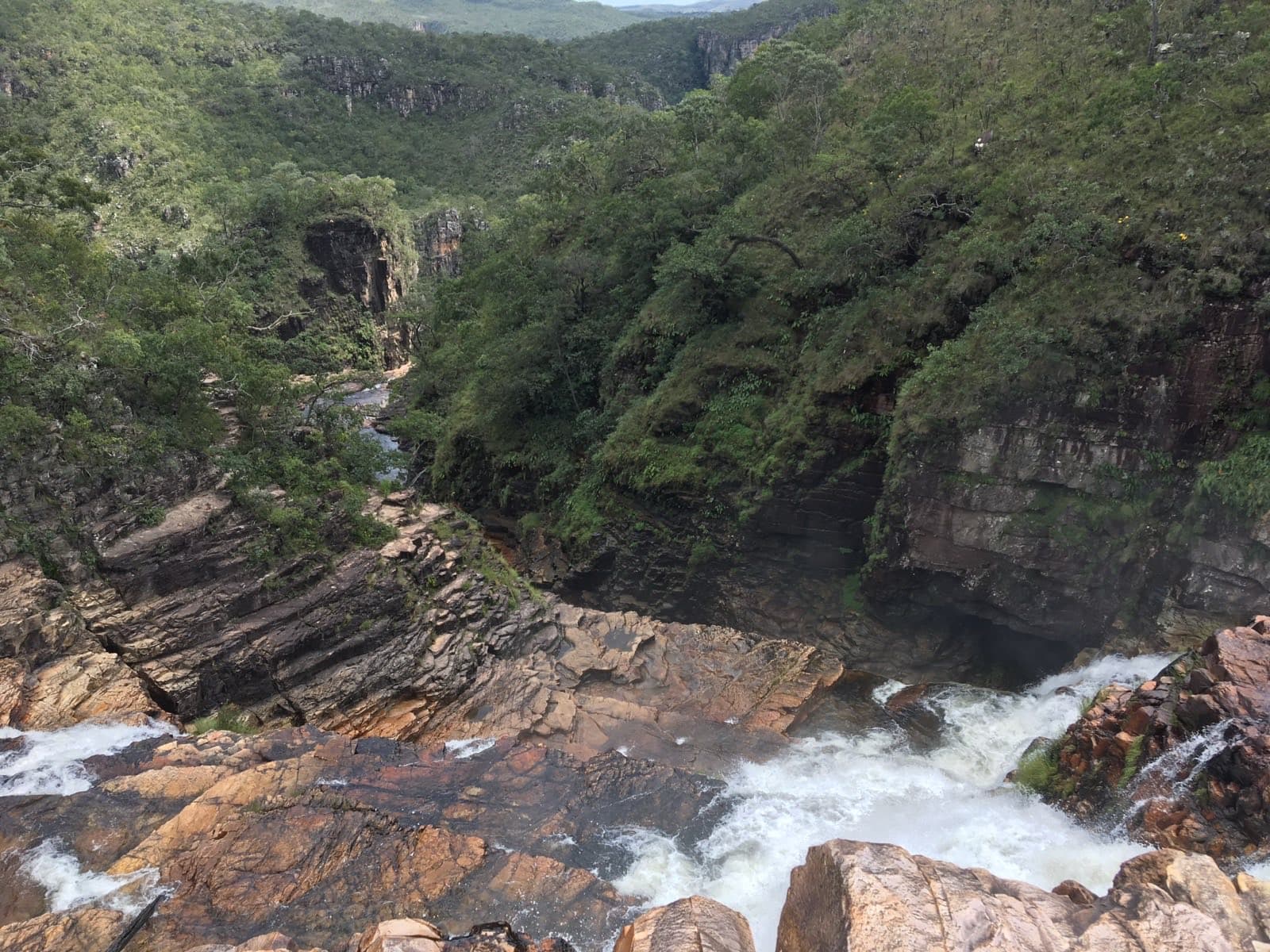 Vista panorâmica da segunda queda das Cataratas dos Couros, na Chapada dos Veadeiros