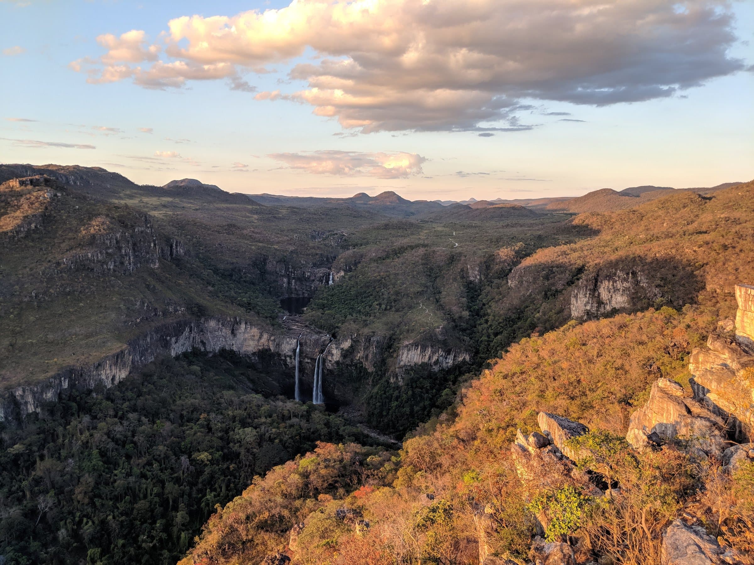 Mirante da Janela, Parque Nacional da Chapada dos Veadeiros de nível Federal, localizado (a) em Alto Paraíso de Goiás (GO), Cavalcante (GO), Nova Roma (GO), São João D'Aliança (GO), Teresina de Goiás (GO)