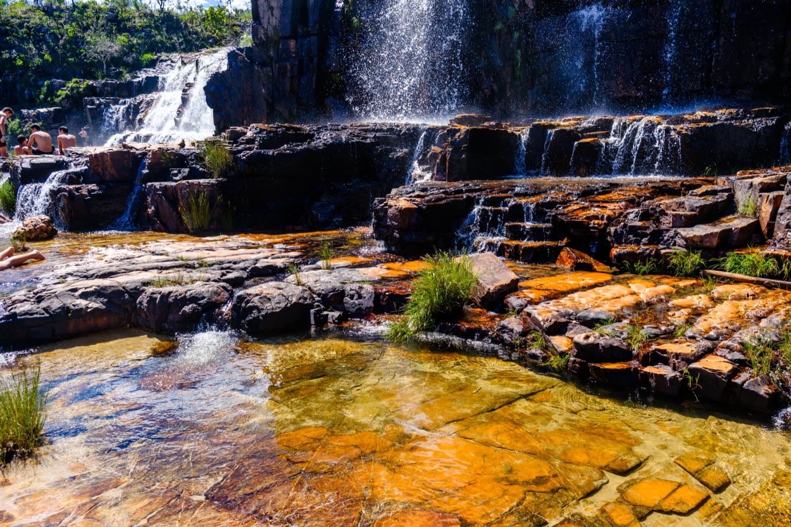 Piscina natural e cascatas nas Cataratas dos Couros, Parque Estadual Águas do Paraíso, Alto Paraíso de Goiás